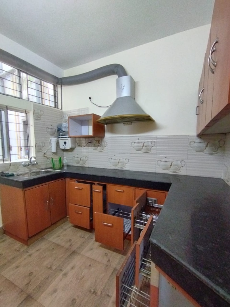 Unfurnished 3bhk in Vinayak Path, Mula Gabharu Path, Kahilipara, Guwahati, Assam, India for Rent